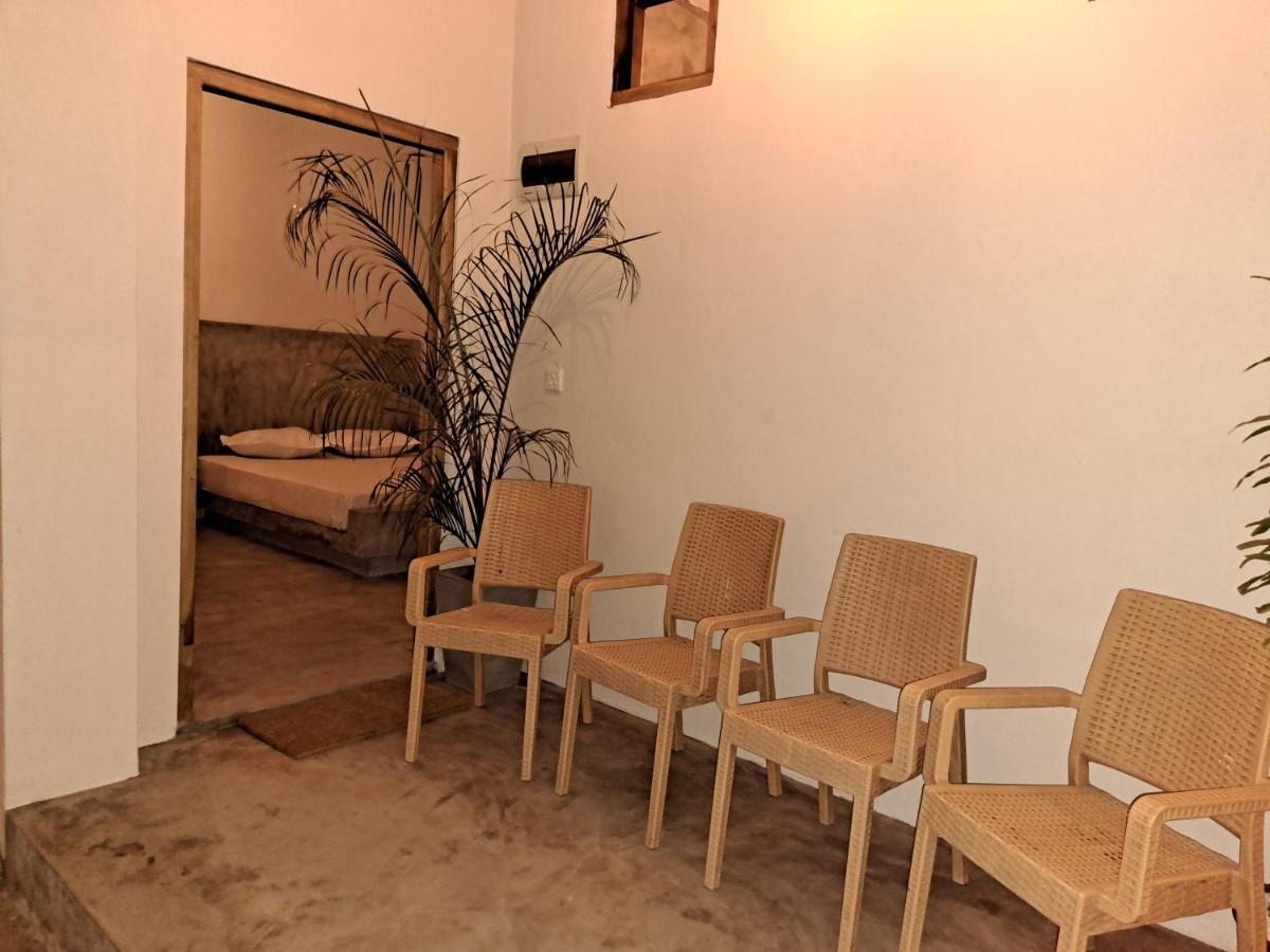 The Surf Access Guest House Аругам Бей Екстериор снимка