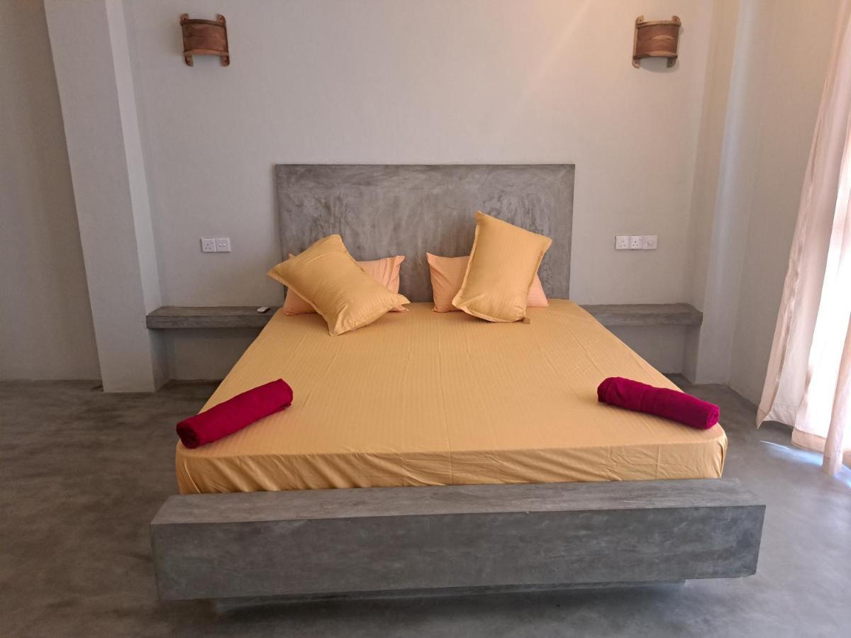 The Surf Access Guest House Аругам Бей Екстериор снимка