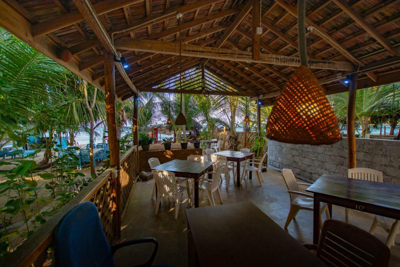 The Surf Access Guest House Аругам Бей Екстериор снимка