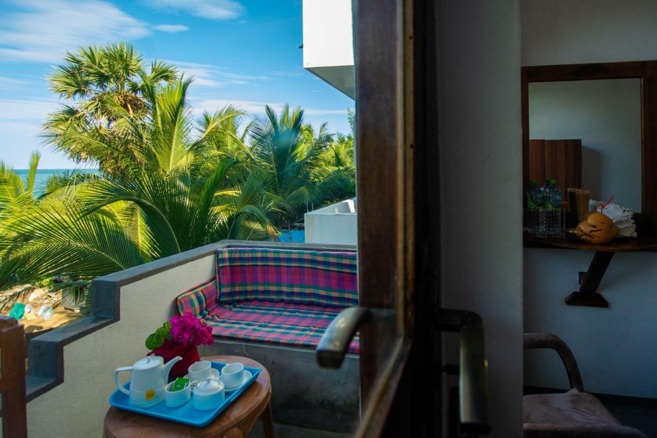 The Surf Access Guest House Аругам Бей Екстериор снимка