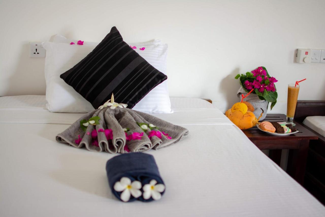 The Surf Access Guest House Аругам Бей Екстериор снимка