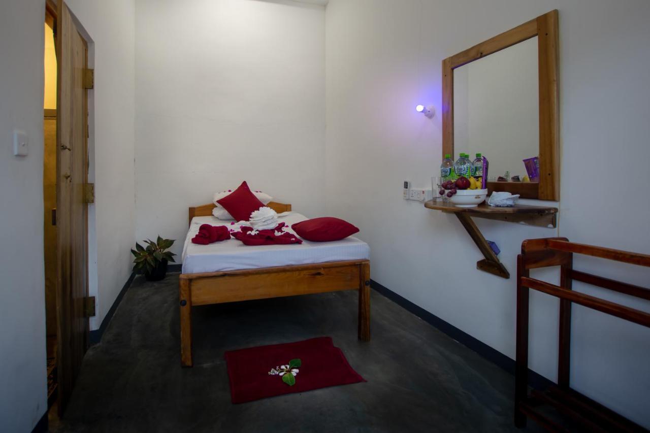 The Surf Access Guest House Аругам Бей Екстериор снимка
